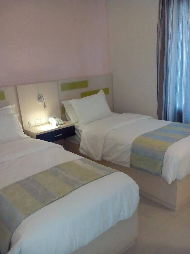 The Arizon At Malioboro Hotel ยอกยาการ์ตา ภายนอก รูปภาพ