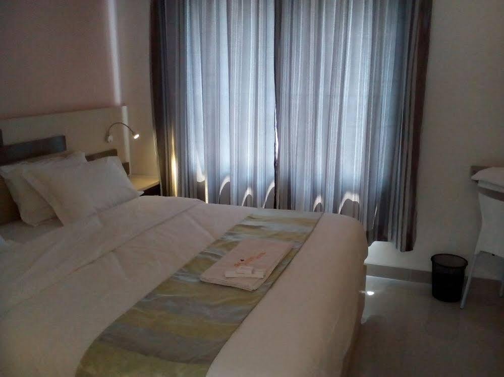The Arizon At Malioboro Hotel ยอกยาการ์ตา ภายนอก รูปภาพ